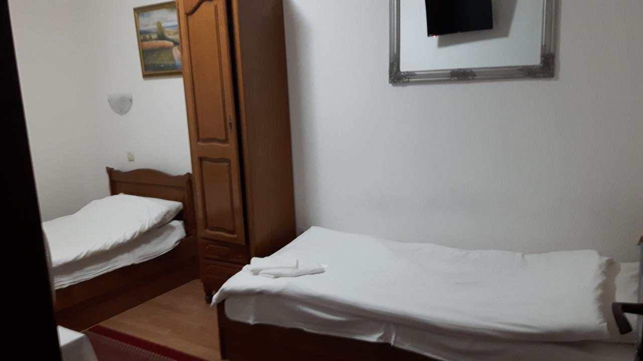 Restoran Prenociste Croatia Turist Hotel Ðakovo Buitenkant foto