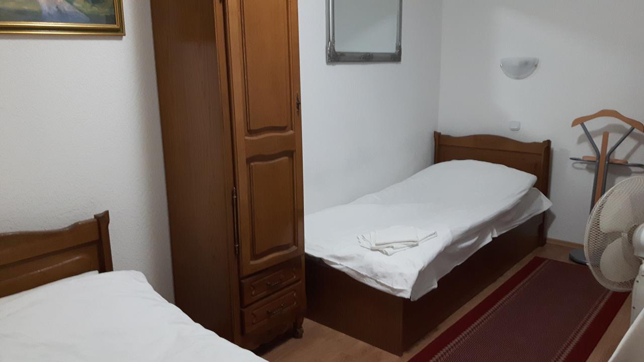Restoran Prenociste Croatia Turist Hotel Ðakovo Buitenkant foto