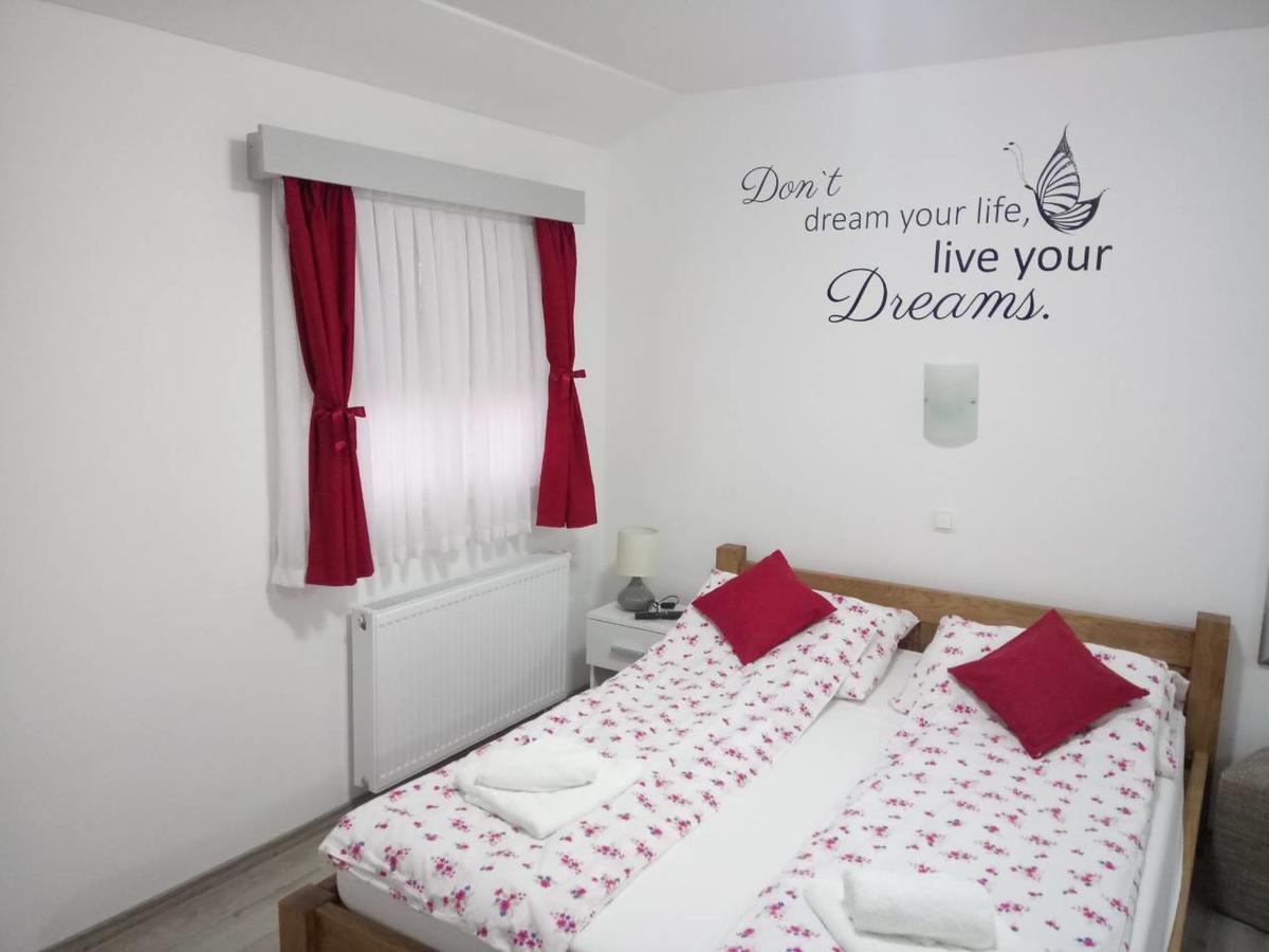 Restoran Prenociste Croatia Turist Hotel Ðakovo Buitenkant foto
