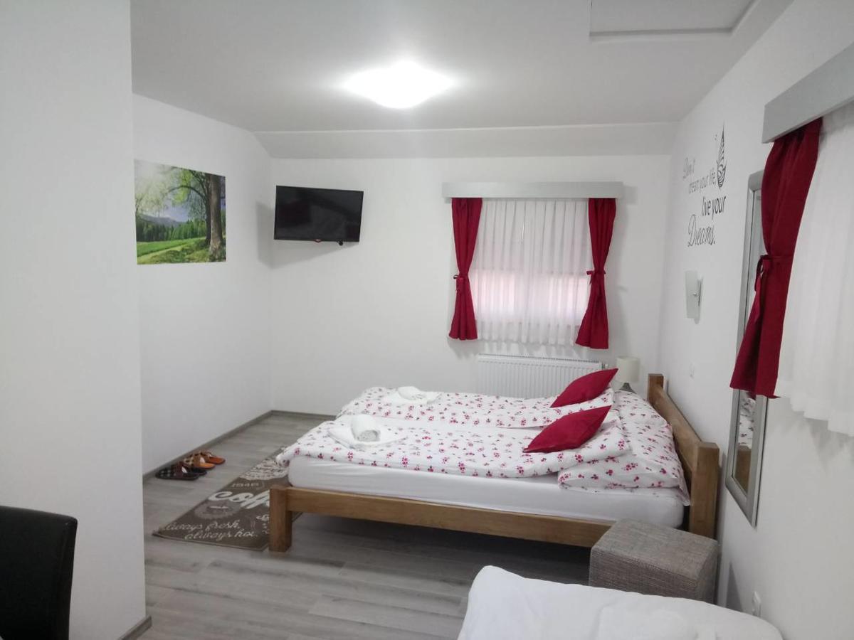 Restoran Prenociste Croatia Turist Hotel Ðakovo Buitenkant foto